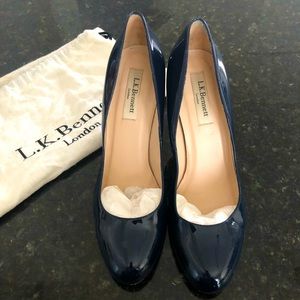 LK Bennett - Shiloh heels in patent leather navy blue - size 38 / 7.5 US